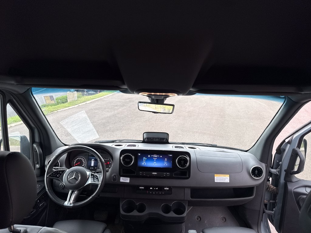 Used 2025 Mercedes-Benz Sprinter 2500 image 25