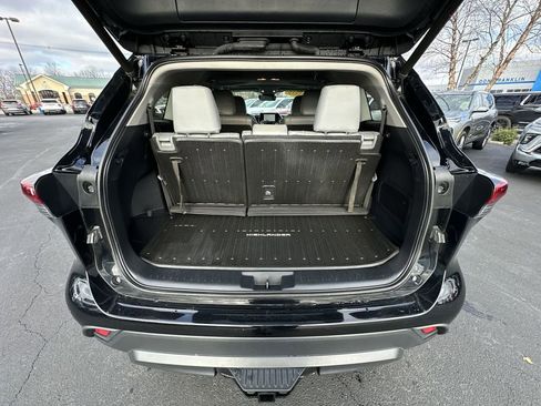 Used 2023 Toyota Highlander XLE image 24