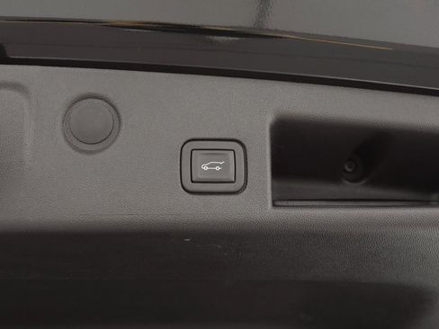 Used 2023 Chevrolet Equinox LT w/ Driver Convenience Package image 15