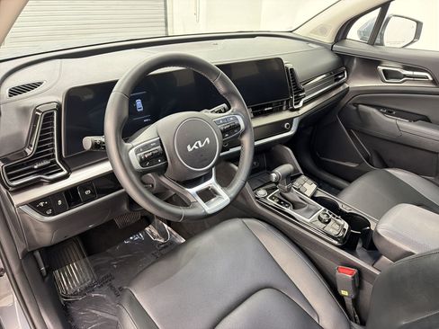 Used 2025 Kia Sportage EX w/ Premium Package FWD image 4