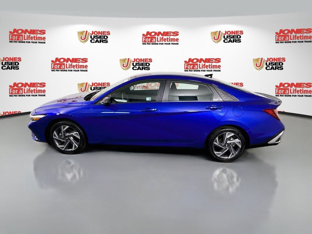 Certified 2025 Hyundai Elantra Sport FWD image 13