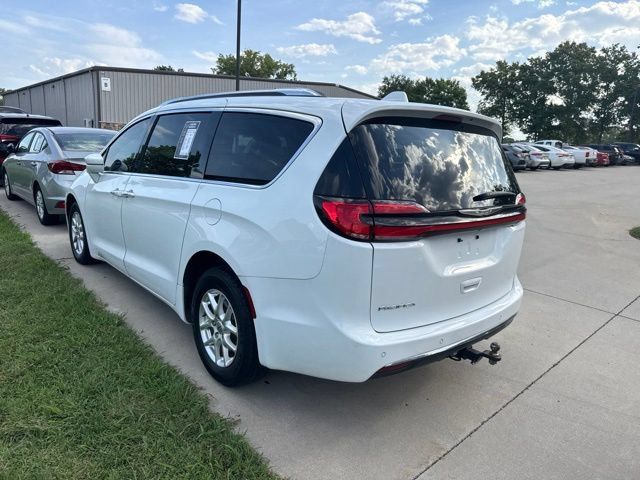 Used 2021 Chrysler Pacifica Touring-L FWD image 2