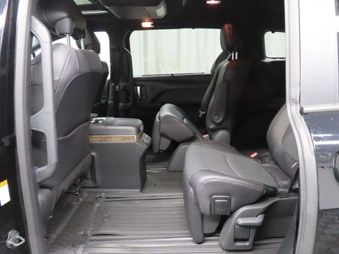 Used 2025 Toyota Sienna Platinum AWD/4WD image 17