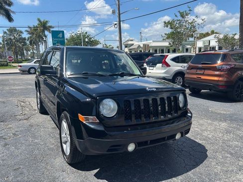 Used 2014 Jeep Patriot Latitude FWD image 7