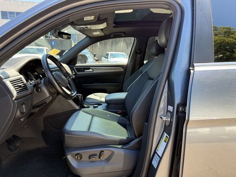 Used 2020 Volkswagen Atlas Cross Sport SE w/ Panoramic Sunroof Package AWD/4WD image 17