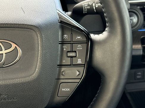 Used 2025 Toyota Prius XLE FWD image 35