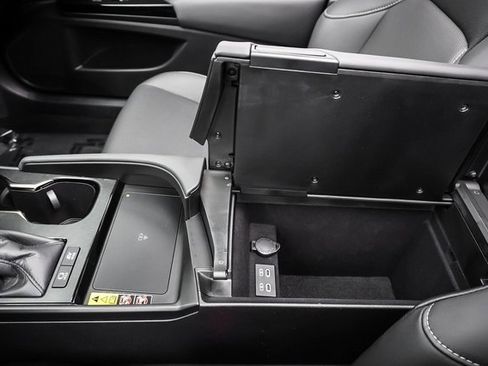 Certified 2025 Lexus ES 300h w/ Premium Package image 18