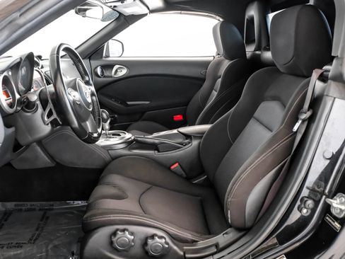 Used 2014 Nissan 370Z Roadster image 26