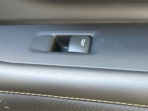 Used 2024 GMC Yukon SLT image 23