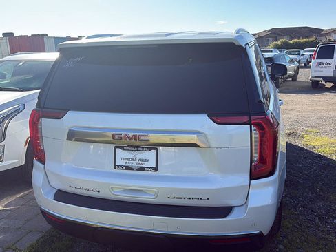 Used 2024 GMC Yukon Denali w/ Denali Reserve Package image 3