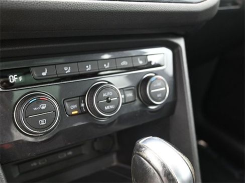 Used 2021 Volkswagen Tiguan SE image 15