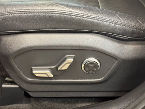 Used 2025 Hyundai Santa Fe Limited AWD/4WD image 11