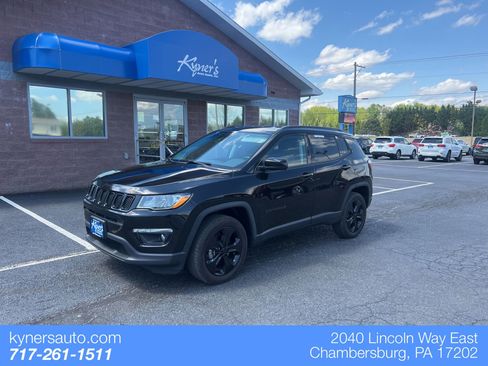Used 2018 Jeep Compass Latitude w/ Popular Equipment Group AWD/4WD image 1