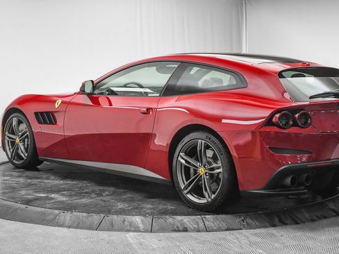 Used 2018 Ferrari GTC4Lusso image 5