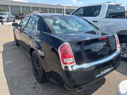 Used 2014 Chrysler 300 AWD w/ Driver Convenience Group image 14