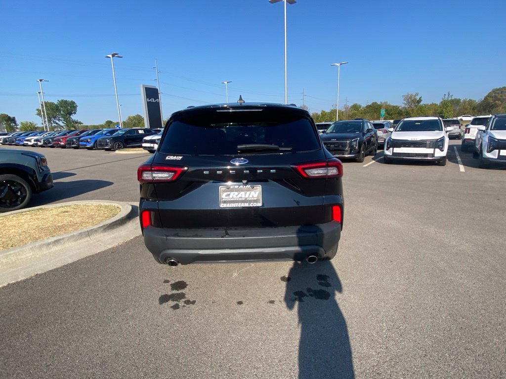 Used 2025 Ford Escape ST-Line FWD image 4