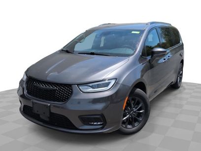 Used 2022 Chrysler Pacifica Touring-L w/ S Appearance Package