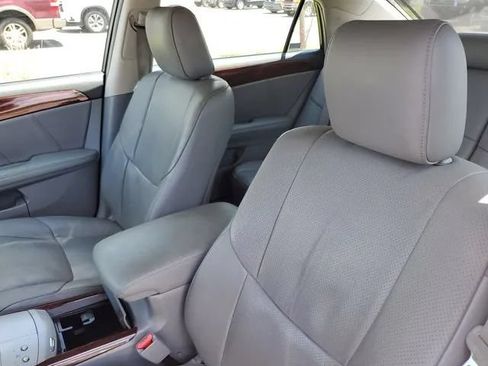 Used 2009 Toyota Avalon Limited FWD image 18