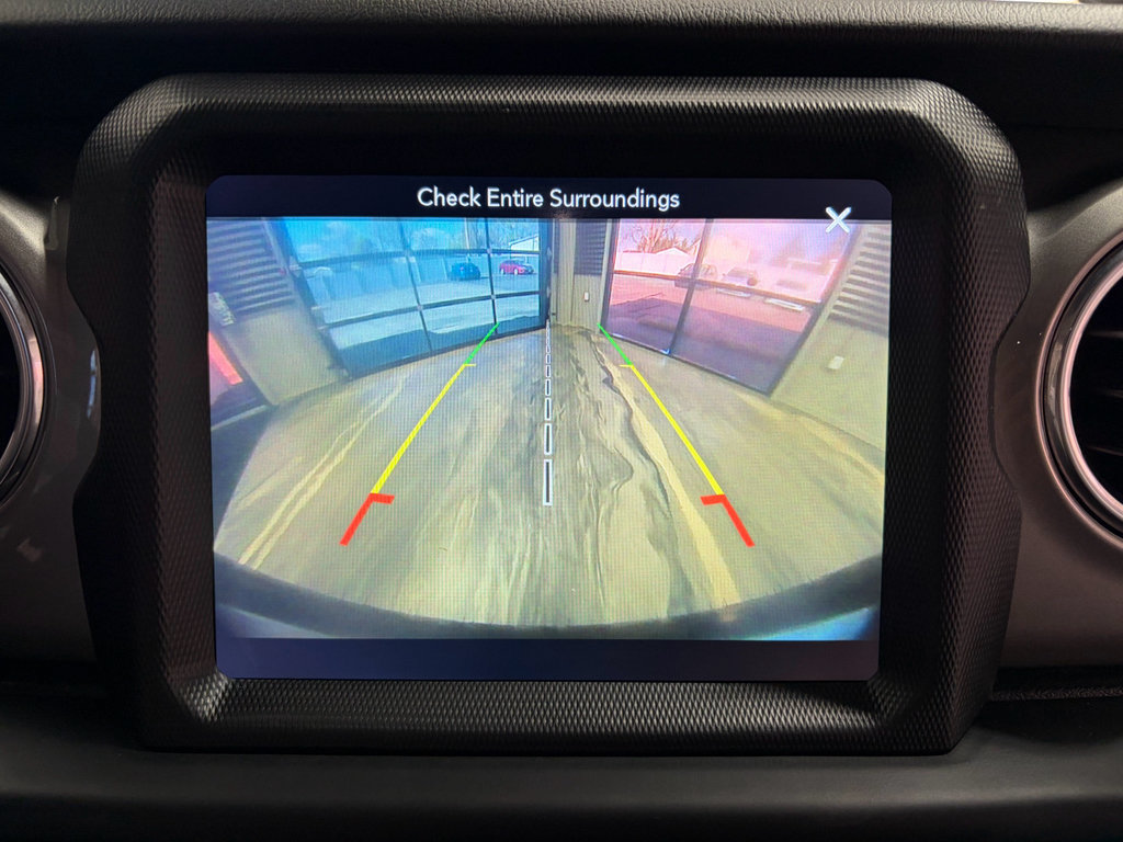 Used 2018 Jeep Wrangler Unlimited Sahara w/ Uconnect 4C Nav & Sound Group AWD/4WD image 15
