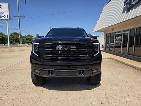 Used 2024 GMC Sierra 1500 Elevation w/ X31 Off-Road Package AWD/4WD image 2