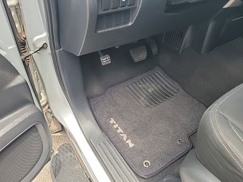 Used 2017 Nissan Titan SV AWD/4WD image 19