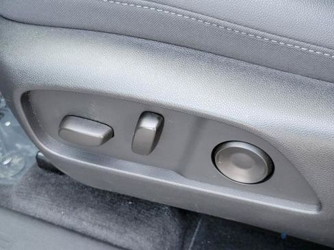Used 2025 Chevrolet Equinox LT w/ Convenience Package II FWD image 13