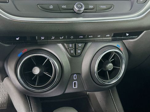 Used 2025 Chevrolet Blazer LT FWD image 23