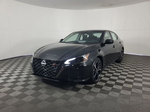 New 2025 Nissan Altima 2.5 SR w/ SR Premium Package image 8