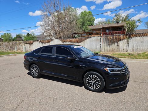 Used 2019 Volkswagen Jetta SEL w/ Cold Weather Package FWD image 2