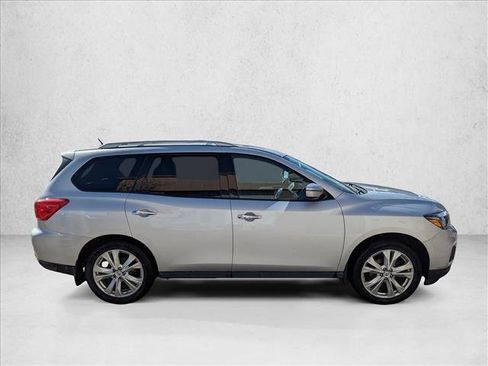Used 2018 Nissan Pathfinder SL w/ SL Premium Package image 4