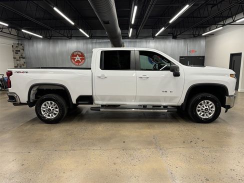 Used 2022 Chevrolet Silverado 2500 LT AWD/4WD image 15