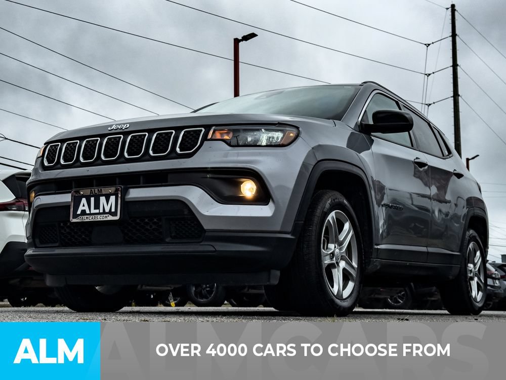 Used 2024 Jeep Compass Latitude AWD/4WD image 2