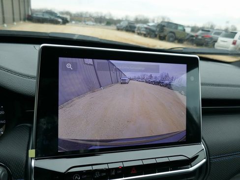 New 2026 Jeep Compass Latitude w/ Sun and Sound Group image 18