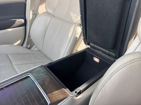 Used 2019 Lincoln Continental Select image 28