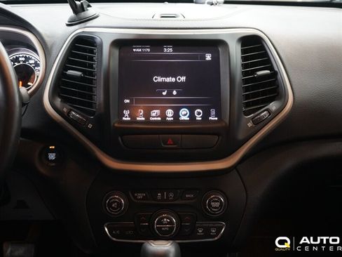 Used 2017 Jeep Cherokee Limited AWD/4WD image 15