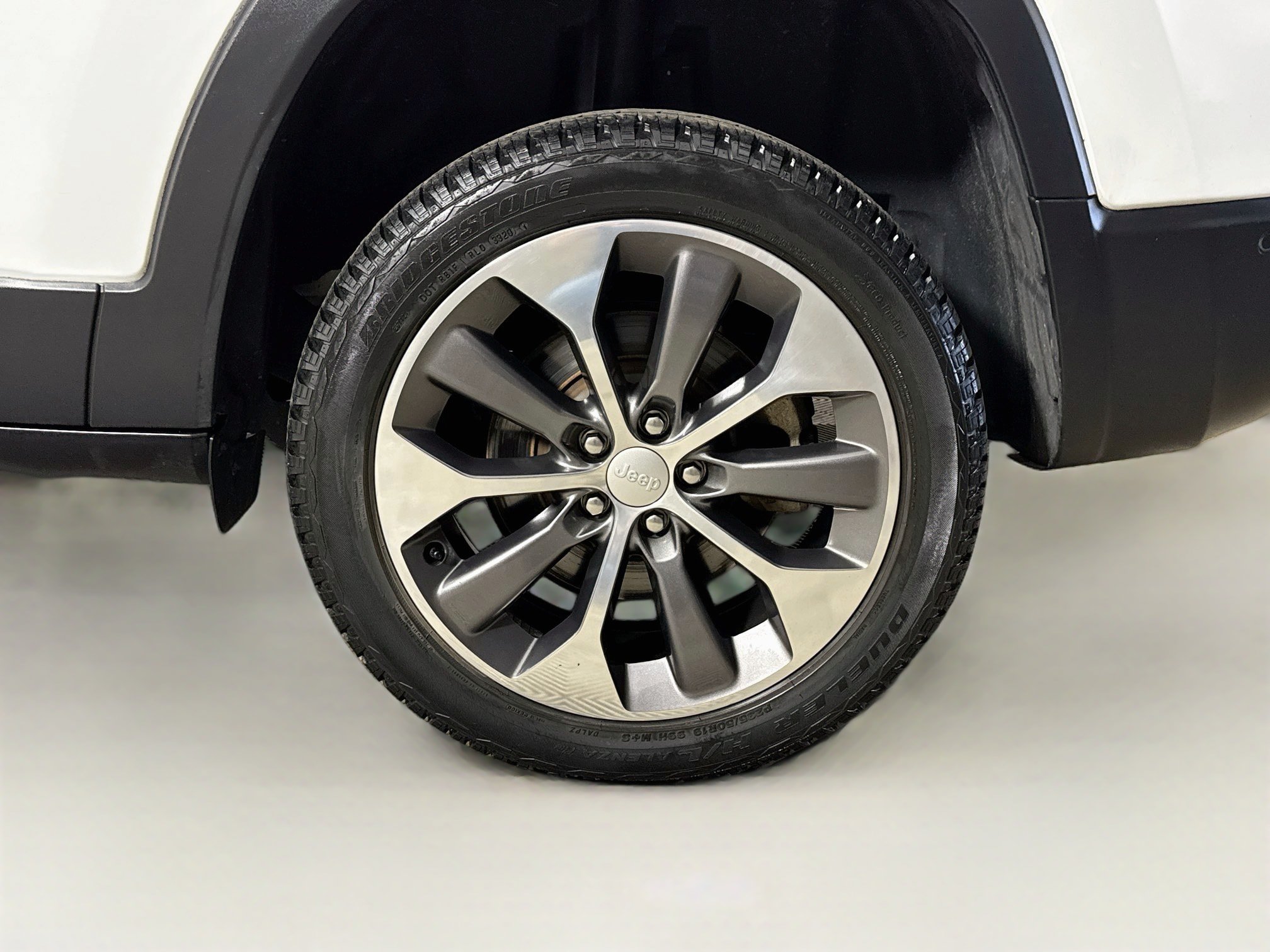 Used 2021 Jeep Cherokee Limited w/ Elite Package AWD/4WD image 32