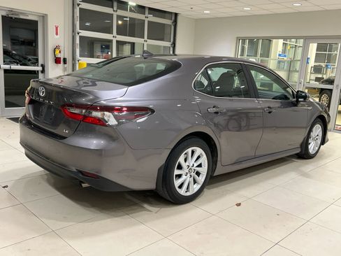 Used 2023 Toyota Camry LE w/ Convenience Package image 5