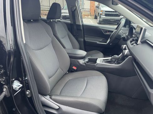 Used 2025 Toyota RAV4 XLE image 36