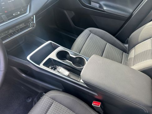 Used 2025 Chevrolet Equinox LT image 40