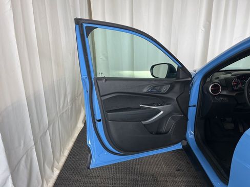 Used 2024 Chevrolet Trax RS w/ Sunroof Package image 17