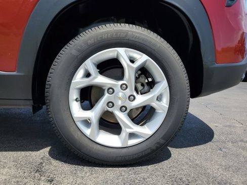 Used 2024 Chevrolet Trax LS w/ LS Convenience Package FWD image 9