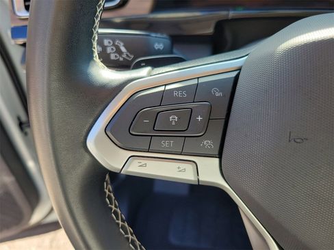 Used 2025 Volkswagen Atlas SE image 20