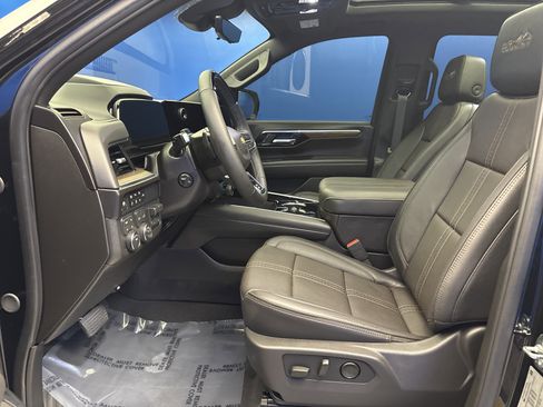 Used 2026 Chevrolet Suburban High Country w/ Sun And Tow Package AWD/4WD image 12