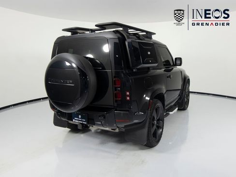 Used 2024 Land Rover Defender 90 X-Dynamic SE AWD/4WD image 5