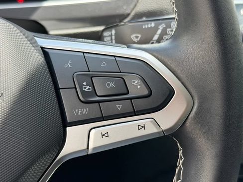 Certified 2024 Volkswagen Tiguan SE FWD image 24