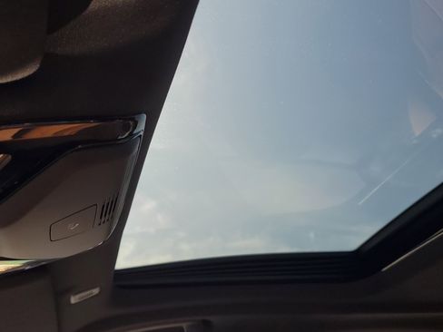 Used 2023 BMW M550i xDrive image 33