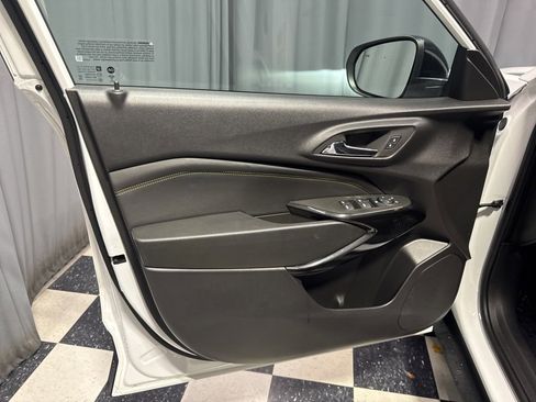 Used 2024 Chevrolet Trax ACTIV w/ Sunroof Package image 9