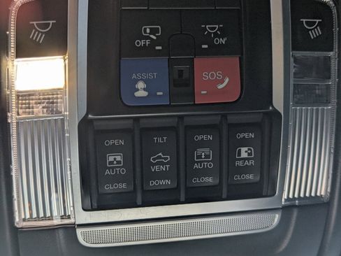 Used 2022 RAM 1500 Limited w/ Body-Colour Bumper Group image 17