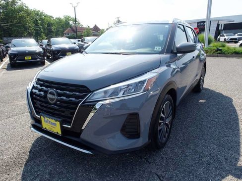 Used 2024 Nissan Kicks SV FWD image 1