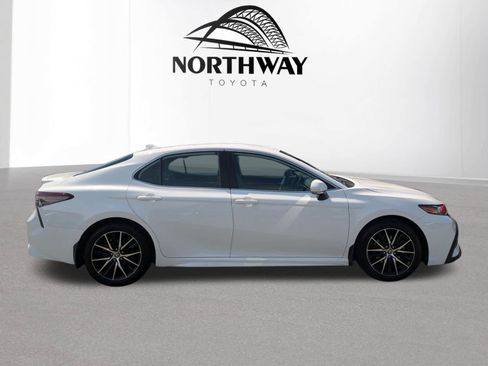 Used 2024 Toyota Camry SE w/ Cold Weather Package FWD image 2